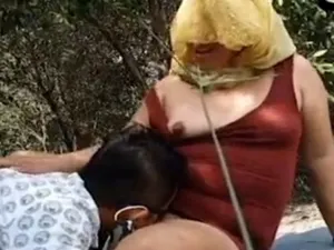 Cặp vợ ông xã dâm quay clip sex trong rừng
