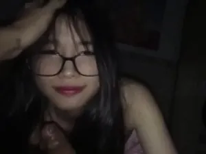 Vợ yêu đi ca đêm, lẻn sang trọ để em học sinh kính cận mút cu