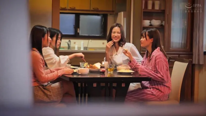 Bố đi vắng, 4 bé con ở nhà bị những tên côn đồ để ý tới