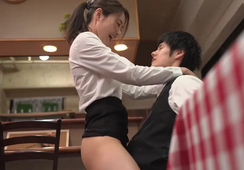 Cậu trai trẻ xxx nữ đồng nghiệp có ông chồng nhưng ông xã “yếu”